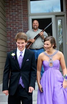 Funny Prom, Hoco Pictures, Hoco Pics, Prom Picture Poses, Prom Photoshoot, Prom Poses, Funny Poses, People Poses, Body Reference Poses