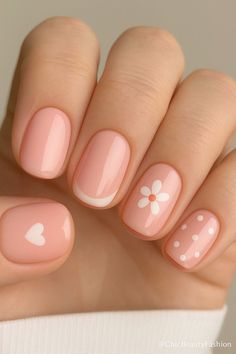 Easy Nails Designs For Short Nails, Baby Pink Daisy Nails, Pink Color Nail Designs, Nail Art For Very Small Nails, Nails Gels Short, Nail Design For Short Nails Simple, Simple Subtle Nails, Gel Polish Design For Short Nails, Cute Nail Designs With Flowers