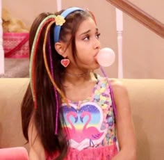 Ariana Grande Lollipop, Ariana Grande Bubblegum, Ariana Grande Bubble Gum, Jojo Siwa Lip Reading, Ariana Grande Nickelodeon, Sophia Grace Sam And Cat, Ariana Grande Sam And Cat, Sam And Cat Girls, Belle Delphine Pigtails