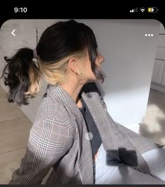 Bottom Hair Color, Dracos Mom Hair, Narcisa Malfoy Hair, Draco Mom Hair, Two Toned Hair Underneath Curly, Top Black Bottom Blonde Hair, Malfoy Mom Hair, Two Toned Blonde Hair, Two Toned Hair Black And Blonde