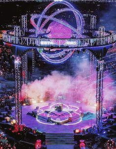 Futuristic Concert, Edm Stage, Stage Light Design, 360 Stage, Concert Stage Design Ideas, 360 Stage Design, Festival Stage Design, Stage Set Design Kpop, Kpop Concert Stage Background