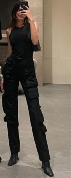 Mafia Look Outfit, Spy Pants, Divergent Outfit, Espionage Outfit, Mafia Inspo, Spy Outfit Female, Spy Outfit Women Aesthetic, Spy Wear, Spy Clothes Aesthetic