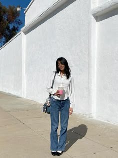 Mary Janes Shoes Outfits, Blue Jean Outfits Aesthetic, Wide Leg Jeans With Mary Janes, Mary Jane Jeans, Jeans With Mary Jane Shoes, Mary Jeans, Outfits Mary Jane Shoes, Maryjane Outfits, Heeled Mary Jane Outfits