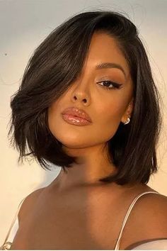 Bob with Side Part hair Side Bob Hairstyles, Short Bob Hairstyles Side Part, Side Parting Short Hair, Bob Hairstyles With Side Part, Bobs Side Part, Medium Bob Side Part, Side Bob Haircut, Short Side Part Hairstyles, Side Bob
