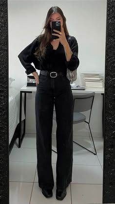 Jeans Outfit For Work, Black Jeans Outfit Work, All Black Business Casual Outfits, Black Wide Leg Jeans Outfit, All Black Outfit For Work, Black Work Outfit, Full Black Outfit, All Black Outfits For Women, Roupa Social Feminina