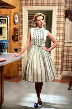 January Jones as Betty Draper Betty Draper Outfits, Mad Men Betty Draper Style, Betty And Don Draper, Betty Draper Fashion, Betty Draper Dresses, Betty Draper Wardrobe, Betty Draper Clothes, Mad Men Fashion Betty, Betty Draper Costume