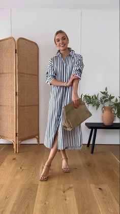 Casual Midi Shirt Dress, Shirt Midi Dress Outfit, Shirt Dress Looks, Style Long Shirt Dress, Striped Shirtdress, Smart Casual Midi Dress, Shirt Dress Belt, How To Dress Up A Shirt Dress, Long Button Down Dress Outfits