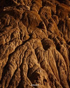 the texture of rocks is brown and has very interesting patterns on it's surface