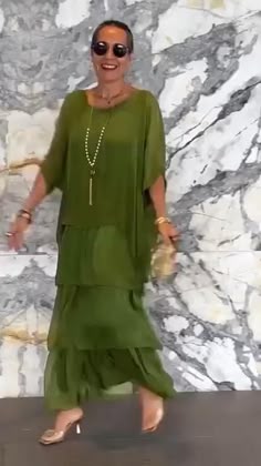 Elegant Layered Maxi Dress For Evening, Long Layered Dress, Elegant Oversized Maxi Dress For Party, Elegant Two-piece Summer Dress For Formal Occasions, Chic Evening Two-piece Dress Set, Elegant Chiffon Party Sets, Elegant Chiffon Set For Evening, Elegantes Party Outfit, Luxury Black Bohemian Abaya