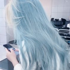 Aphmau Aesthetic, Light Blue Hair Color Ideas, Light Sky Blue Hair, Powder Blue Hair, Very Light Blue Hair, Light Blue And White Hair, Blue Ponytail, Pale Blue Hair, Light Blue Hair Aesthetic