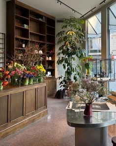 a room filled with lots of different types of flowers