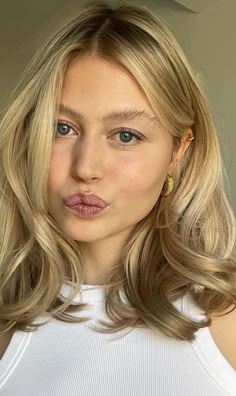 Medium Length Haircut With Face Frame, Blonde Bob Cartoon Characters, Clavicut Haircut, Lob Inspiration, Soft Curtain Bangs Short Hair, Lob Hairstyle Women, Medium Length Haircut Dark Blonde, Blond Medium Hair, Bronde Layered Hair