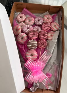 Ramo de mini donas personalizadas.