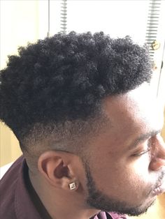 Curly medium high top fade made with a curly sponge. High Taper Sponge, Curly Top Fade Black, Sponge Top Fade, High Taper Fade Sponge, High Top Sponge, High Top Fade Curls, High Top Curly Afro, Sponge Look For Men, High Top Afro Fade