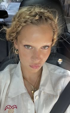 Milk Braids, Bleached Brows Blonde Hair, Bleached Eyebrow Trend, Bleached Brows Brown Hair, Lightened Eyebrows, Blonde Eyebrows Natural, Bleach Eyebrows Blonde Hair, Blonde Hair And Bleached Eyebrows, Bleached Eyebrows Blonde Hair