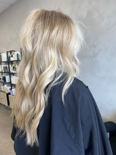 Cool Blonde Hair Highlights, Cool Vanilla Blonde Hair, Cute Blonde Hair Inspo, Blonde Hair Darker Roots, Dimensional Cool Blonde, Milky Blonde Highlights, Full Head Of Blonde Highlights, Blonde Highlights Balayage, Creamy Blonde Hair With Shadow Root