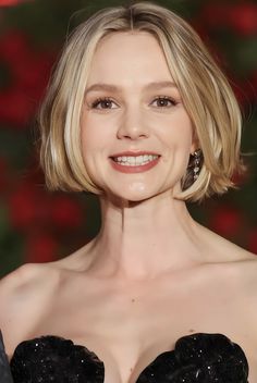 Carey Mulligan Portrait, Carey Mulligan Makeup, Carey Mulligan Bangs, Carey Mulligan Blonde, Carey Mulligan Bob, Carey Mulligan Brown Hair, Carey Mulligan Color Season, Carrie Mulligan Hair, Carey Mulligan Short Hair