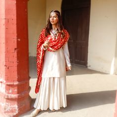 Phulkari Dupatta Suit, White Phulkari Suit, Suit With Red Dupatta, Bohemian Red Dupatta For Festivals, Red Dupatta Combination Suit, Phulkari Outfits, White Suit With Phulkari Dupatta, Transitional Season Red Self-design Dupatta, Red Phulkari Dupatta Suits