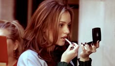 Why Gen-Y's Definition Of Beauty Is Skewed And How I Tried To Change It Gossip 2000, 90s Girl Icons, 90s It Girl Aesthetic, Iconic Blair Waldorf, Gg Aesthetic, Gossip Girl Lips, Blair Waldorf Aesthetic Pfp, Blair Waldorf Lipstick, Leighton Meester Aesthetic