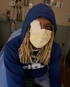 Lil Durk Dreads, King Von Blonde, Lil Durk Eyes Funny, Lil Durk Mask, King Von Dirk, Lil Durk Loc Styles, Old Lil Durk Pics, Lil Durk Locs, Lil Durk Bonnet