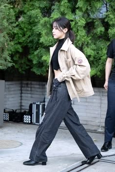 [230908] #Itzy #Ryujin Ryujin Style, Ryujin Itzy Style, Ryujin Outfit, Ryujin Fashion, Ryujin Fashion Style, Ryujin Street Style, Shin Ryujin Outfit Casual, Chaeyoung Airport Fashion, Jeongyeon Outfit Airport