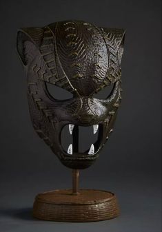 Albino Animals, Disney Themed Rooms, Spiderman Mask, Disney Shop, Black Panther Marvel, Paper Crafts Diy Tutorials, Quick Crafts, Disney Merchandise, Marvel Fan