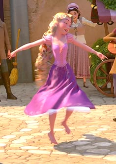 Kingdom Dance :) Tangled Pink Dress, Rapunzel Pink Dress, Rapunzel Outfits In Movie, Rapunzel Dancing, Rapunzel Dress Picture, Aesthetic Rapunzel Pictures, Rapunzel Dance, Rapunzel Skirt, Disney Princess Rapunzel Aesthetic