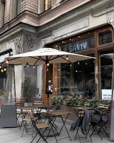 an outdoor cafe with tables and chairs outside