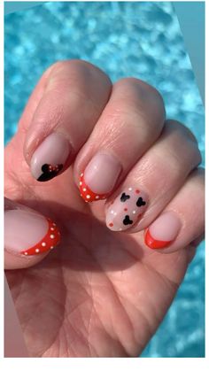 Christmas Disneyland Nails, Cute Disney Nails Short, Cute Easy Disney Nails, Disney Nails Inspo Short, Disney Nails Gel, Preppy Disney Nails, Disney Nails Easy, Disney Nails Cruise, Disney Cruise Nails Acrylic