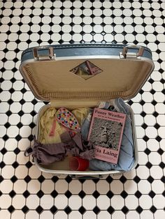 vintage suitcase Inside My Bag, Blue Motel, Vintage Suitcases, Vintage Suitcase, Vintage Luggage, Couple Mugs, Vintage Americana, Travel Inspo, Red Hot