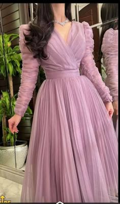 Simple Party Wear Gown, Trendy Gowns For Party, Party Frocks For Women Wedding, Frocks For Women Party Wedding, Party Wear Gowns Western For Women, Latest Gown Designs Party Wear Western, Simple Gown Designs For Party, Simple Net Gown Designs, Party Wear Net Gowns
