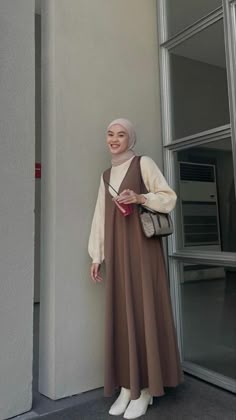 Modest Fashion Muslimah Casual, Muslimah Fashion Outfits Casual Simple, Aesthetic Abaya Outfits, Muslimah Outfit Casual, Casual Muslimah Outfit, Abaya Outfit Non Hijabi, Muslimah Simple Outfit, Casual Jilbab Outfit, Aesthetic Muslimah Outfit