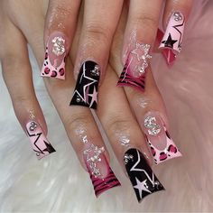 Y2k Fake Nails, Y2k Square Nails, Scene Acrylic Nails, Temu Duck Nails, Scene Nails Acrylic, Shein Duck Nails, Pink And Black Star Nails, Cheetah Star Nails, Scene Press On Nails