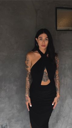 Dress And Tattoos Outfit, Edgy Black Bodycon Evening Dress, Classy Lady With Tattoos, Classy Tatted Women, Black Long Sleeve Backless Dress For Date Night, Women With Tattoos In Dresses, Dress And Tattoos, Black Cut-out Waist Dress For Date Night, Dresses For Tattooed Women