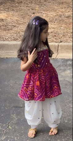 Girls Traditional Dress, Indian Wedding Dresses For Kids, Baby Girl Punjabi Suit, Baby Girl Kurti Design, Baby Indian Clothes, Baby Girl Kurti, Girl Frocks, Frock Design Baby Girl, Indian Wear For Kids