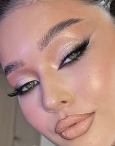 Prom Eye Makeup, Eye Makeup Pictures, Makeup Eye Looks, Fancy Makeup, Makeup Makeover, Elegant Makeup, Glamour Makeup, Makeup Obsession, Baddie Makeup