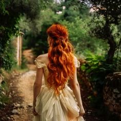 Ginger Princess Aesthetic, Redhead Princess Aesthetic, Red Hair Royal Aesthetic, Redhead Bride Aesthetic, Red Head Princess Aesthetic, Fairy Tale Red Hair, Red Hair Princess Aesthetic, Red Hair Green Dress Princess, Princess Aesthetic Red Hair