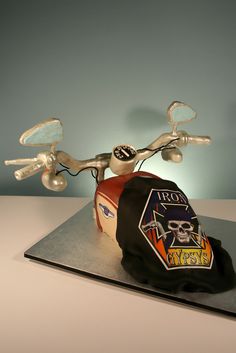 a motorcycle cake is sitting on top of a table