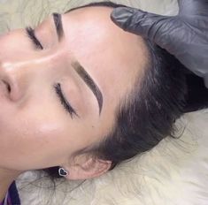 Russian Brows, Fleeky Eyebrows, Eyebrow Highlight, Eyebrow Models, 2026 Eyebrows, Soft Arch Eyebrow, Baddie Brows, Different Types Of Eyebrows, Eyebrow Shape Ideas