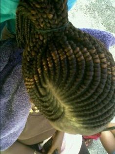 Ghanaian invisible braids Ghanian Braids Hairstyles, Beautiful Ghana Weaving Styles, Ghana Weave Hairstyles, Latest Ghana Weaving, Ghanian Braids, How To Make Ghana Weaving, Ghana Hairstyles, How To Style Ghana Weaving, Ghana Cornrow