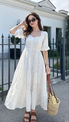 White Dress Ootd, Short Frocks For Women Design, Summer Frock, Summer Frocks, Casual White Dress With Block Print, Maxi Dress Models For Stitching, Casual White Block Print Dress, Off White Frocks For Women, White Frock Designs For Women