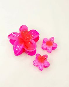 Preppy Flower Claw Clip, Hawaiian Flower Claw Clip, 14mm Hibiscus Flower, Plumeria Claw Clip, Hot Pink Claw Clip, Frangipani Claw Clip, Hawaiian Claw Clip, Tropical Claw Clip, Beach Bun