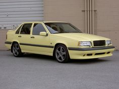a yellow car parked in front of a building
