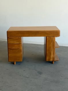 HEYWOOD WAKEFIELD DESK

Price: 1300
W44 D22 H30.5 KC24.5 KW20.5