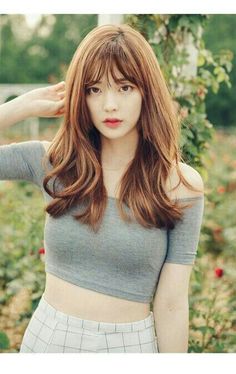 Bora Lim (model) Long Korean Hairstyles With Bangs, Korean Hairstyles Women Long Bangs, Korean Female Hairstyles Long, Korean Side Bangs Wavy Hair, Korean Side Bangs Ponytail, Long Wavy Korean Hair, Yoongi Female Version, Jin Girl Version, Yoongi Girl Version