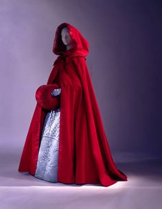 How To Make A Hood For A Dress, How To Make A Cape With A Hood, How To Make A Hooded Coat, How To Sew A Cape With A Hood, How To Make A Hood, Chaperon Hood, 1700s Cloak, Historical Cloak Sewing Guide, Round Hood Pattern