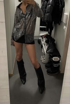 Concert Outfit Sparkly, Sparkle Concert Outfit, Glittery Outfit, Concert Outfit Sequin, Sparkle Outfits, Cool Party Outfit, Glitter Clothes, Nye Concert Outfit, Sparkly Shirt