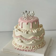 2 Layer Cake Birthday, Birthday Cake Inspo Pink, Pastel Pink Party, Birthday Princess Cake, Princess Pink Cake, Princess Bday Cake, Coquette Cake Ideas, Birthday Cake For Princess, 13th Birthday Cakes