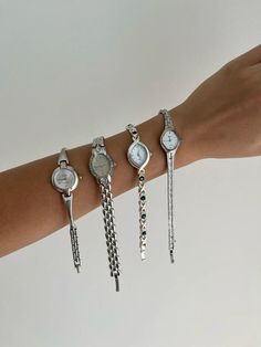 Old Vintage Watches, Cute Silver Watch, Womens Watch Silver, Womens Watches Silver, Sliver Watch, Silver Jewlerie Aesthetic, Silver Watch Vintage, Hand Watches, Elegant Jewelry Silver