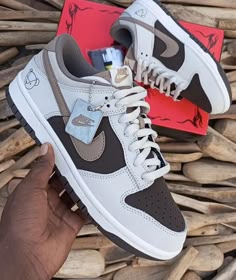 @nike  #sneakers #shoes #dunks #jordan Custom Dunks Ideas, Nike Sb Fashion, Jordan Sb, Snickers Shoes For Men, Sb Shoes, Nike Low Dunk Shoes, Dunk Sb Low, Nike Dunk Low Sb, Jordan Dunks